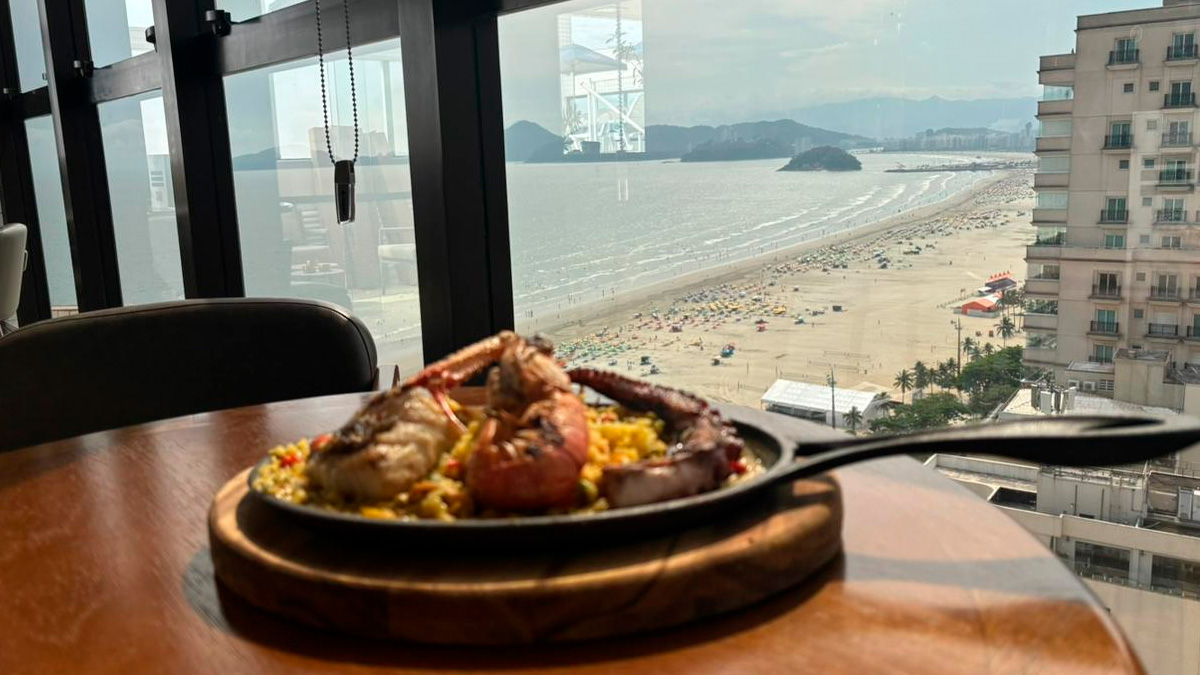 Já a Paella (R$ 133) é uma opção farta e bem servida, preparada com arroz bomba, açafrão, lula, camarão, polvo, mariscos, peixe do dia e lagostim. Isabella Fernandes/DL