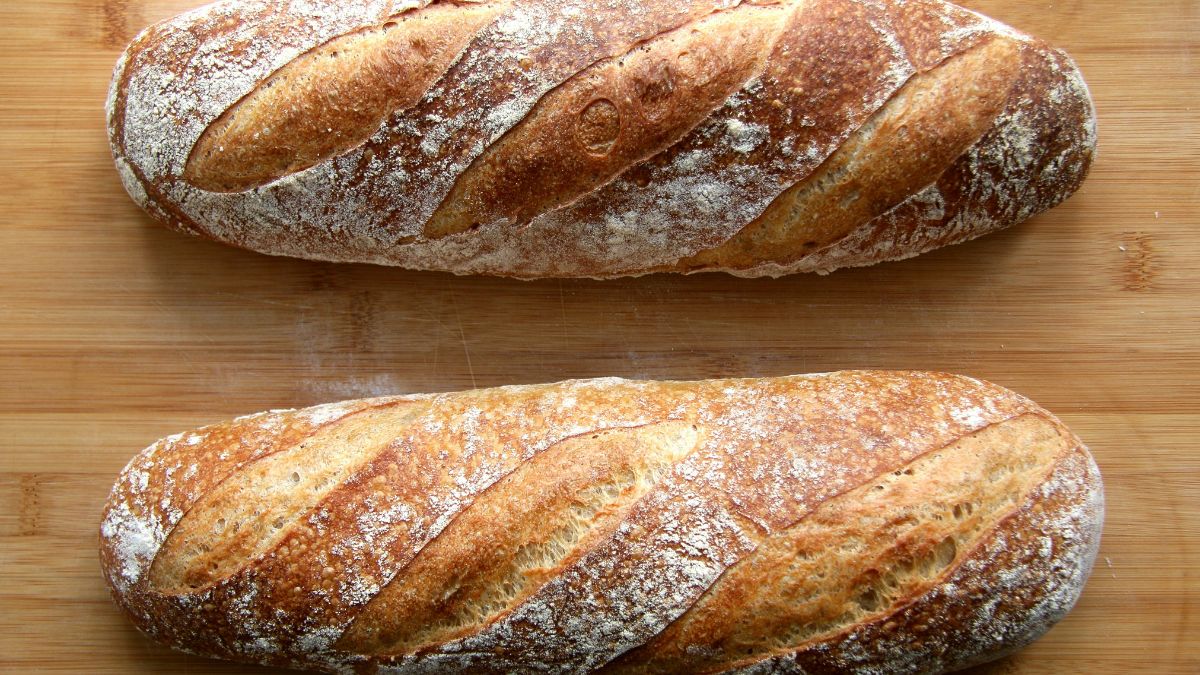 O segredo de um bom pão está no tempo: Fermentações longas e o uso de pré-fermentos tornam o alimento mais saboroso, nutritivo e fácil de digerir, segundo especialistas. Unsplash/Tommaso Urli