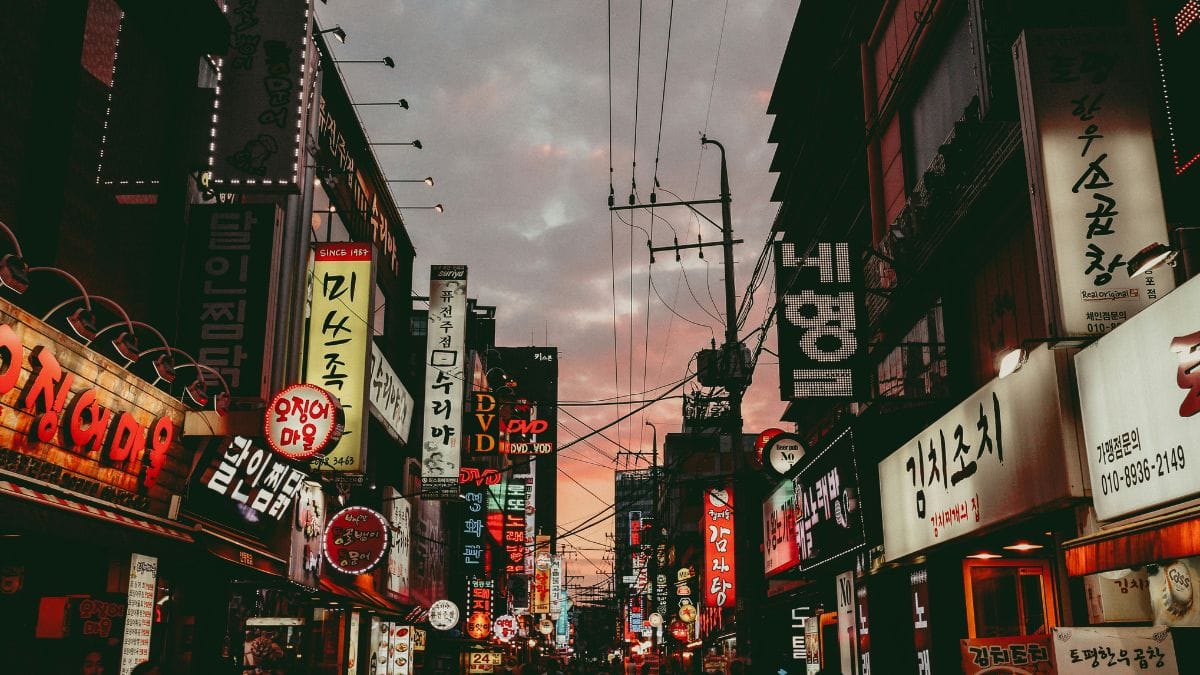Sistemas de IA de alto impacto, como os usados na saúde e em serviços públicos, passam a ser fiscalizados: Infrações podem render multas de até 30 milhões de wons. Unsplash/Sava Bobov