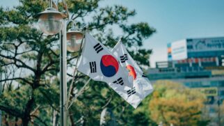 A Coreia do Sul deu um passo importante ao implementar uma nova lei que regula o uso da Inteligência Artificial, com foco em inovação, segurança e confiabilidade no uso da tecnologia