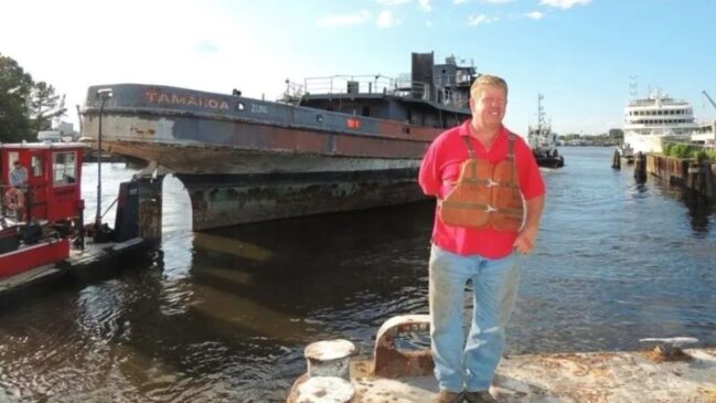 O responsável por afundar a embarcação será Tim Mullane, conhecido por ser um 'coveiro de navios'