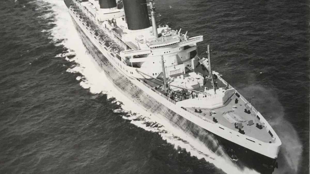Após décadas fora de operação, o navio ganhará nova função como abrigo para vida marinha