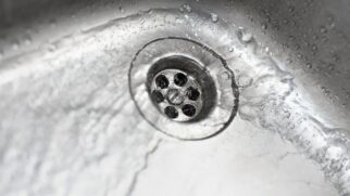 Guia completo com soluções caseiras eficazes e o único método que resolve entupimentos graves de vez.