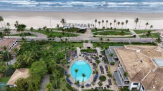 Com arvorismo, laser tag e matinês infantis, o resort é opção para quem quer diversão monitorada para os filhos enquanto aproveita o Beach Club.