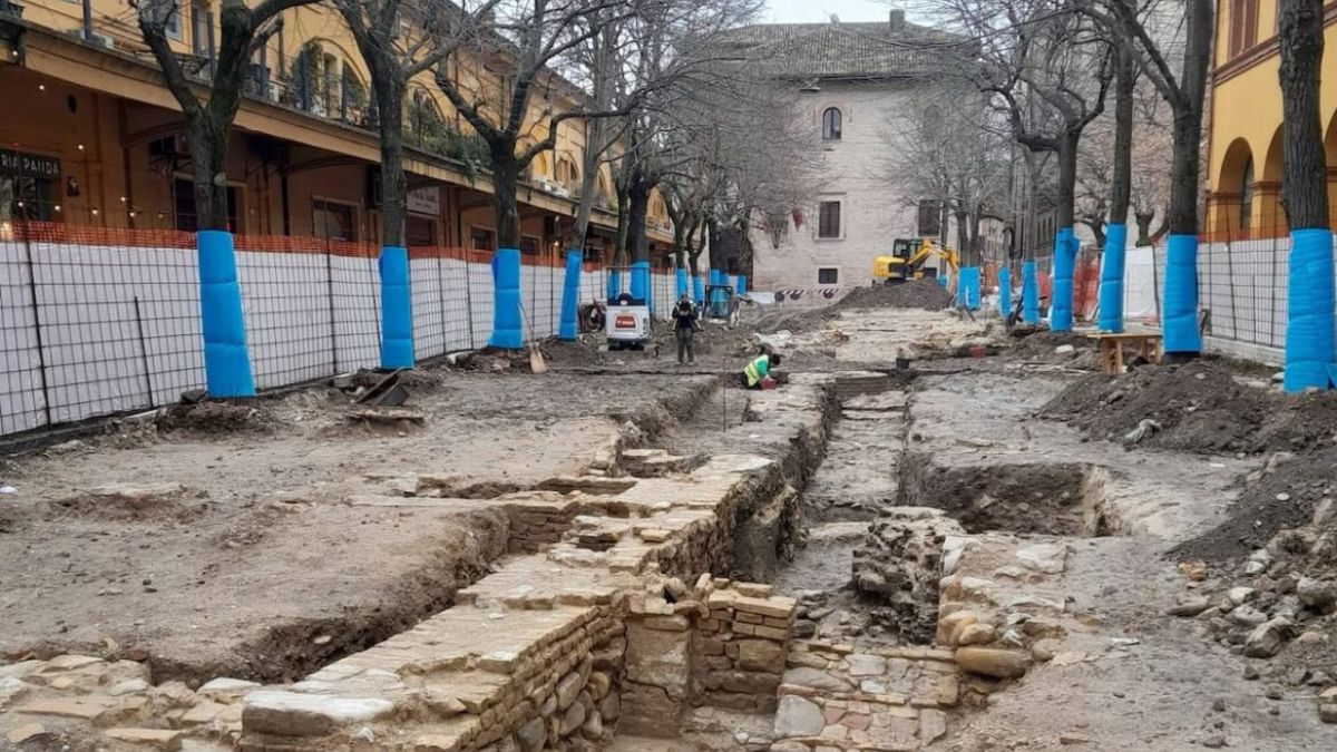 Especialistas afirmam que o achado é um evento único que obriga a reescrever parte da história da construção mundial / Comune di Fano / Ministério da Cultura