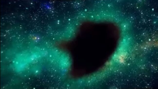 No mapa do cosmos, há lugares onde o espaço parece ter sido esquecido pela matéria