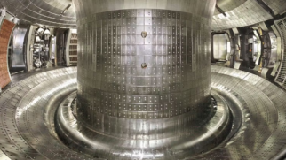 Novo feito técnico em reator nuclear permite dobrar o combustível sem perder o controle e acelera a corrida pela substituição do petróleo.