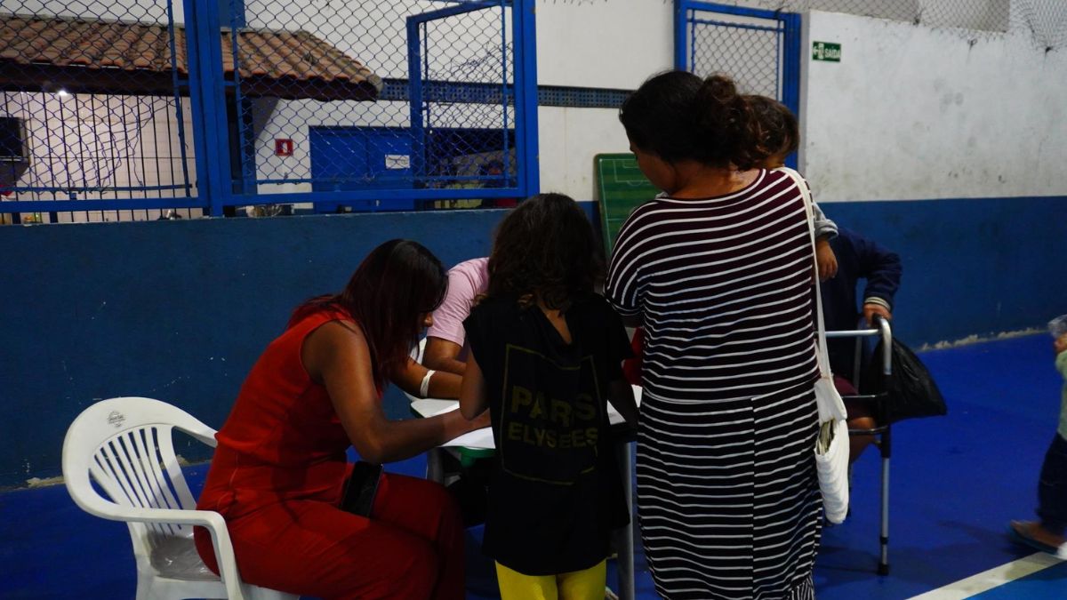 Saiba onde entregar doações para os desabrigados e quais as orientações de segurança para quem mora perto de córregos e áreas de risco.