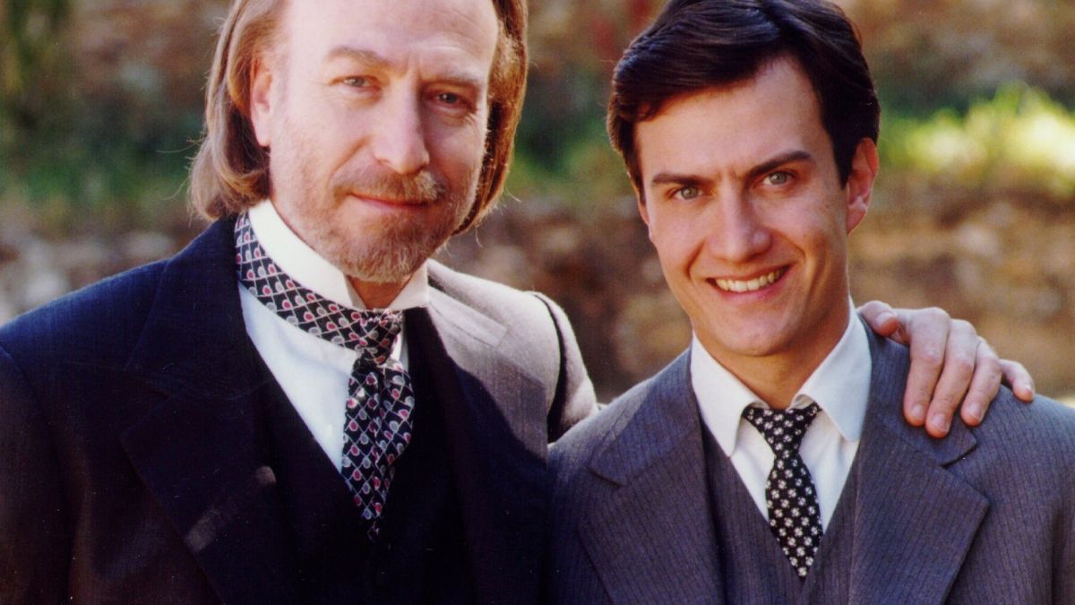 Altino (Odilon Wagner) e Augusto (Gabriel Braga Nunes)/Globo