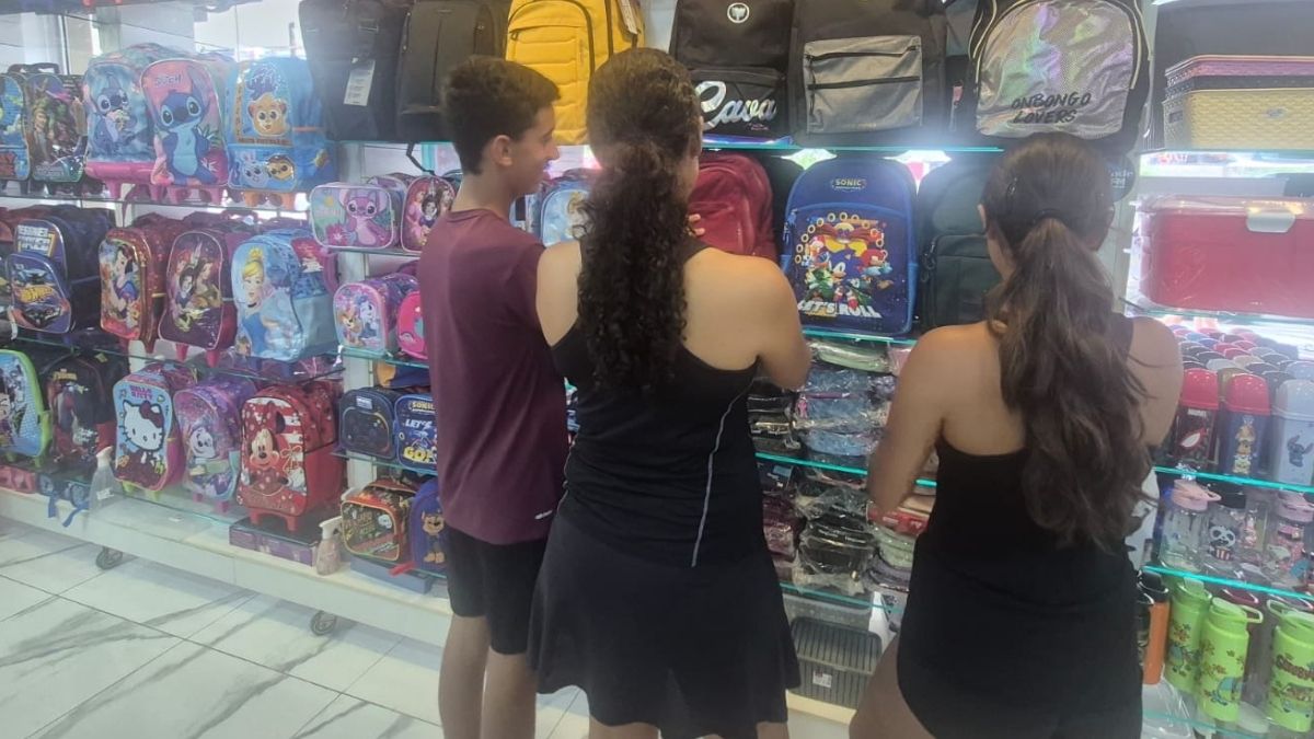 Janeiro vira "segundo Natal" para as papelarias Lojas chegam a dobrar o volume de vendas e reforçam equipes com contratações temporárias para atender à alta demanda por material escolar/CDL