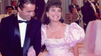 "Rainha da Sucata" é uma novela da década de 1990 escrita por Silvio de Abreu com direção de Jorge Fernando.