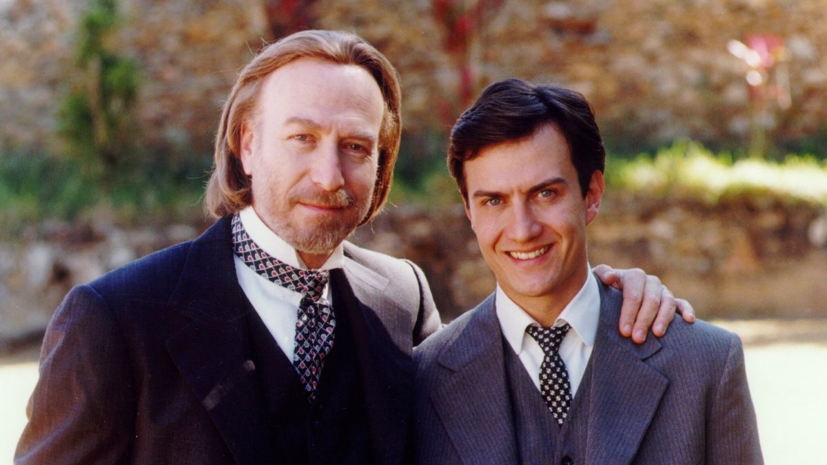 Altino (Odilon Wagner) e Augusto (Gabriel Braga Nunes)/Globo