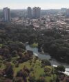 A cidade destaca-se como um excelente investimento para famílias que procuram moradias mais espaçosas e seguras por um valor mais acessível