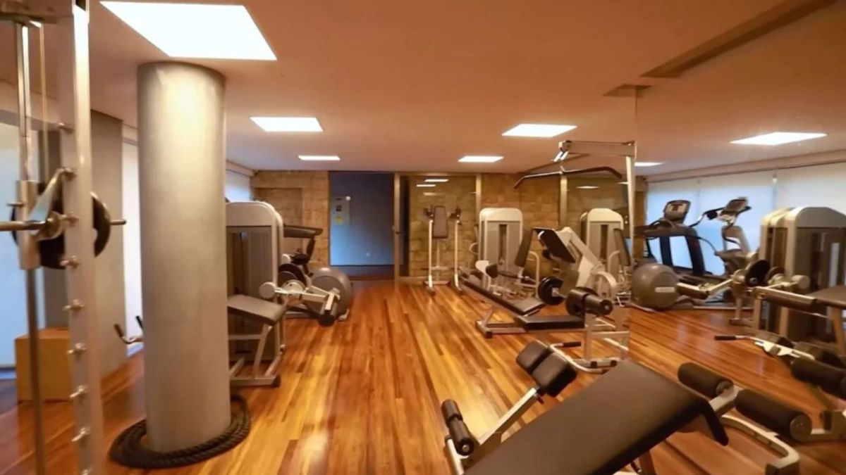 A mansão conta com uma academia particular (Piquet Realty/Divulgação)