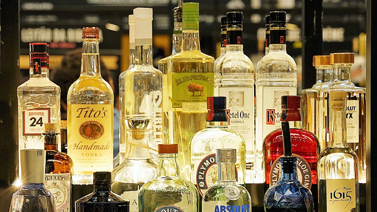 O uso regular de bebidas alcoólicas aumenta o risco de doenças cardiovasculares de forma progressiva / Pixabay