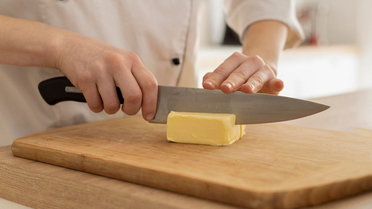 Para garantir a segurança, a nutricionista Daniela Meira recomenda que a água seja trocada a cada um ou dois dias, evitando a proliferação de bactérias/Freepik