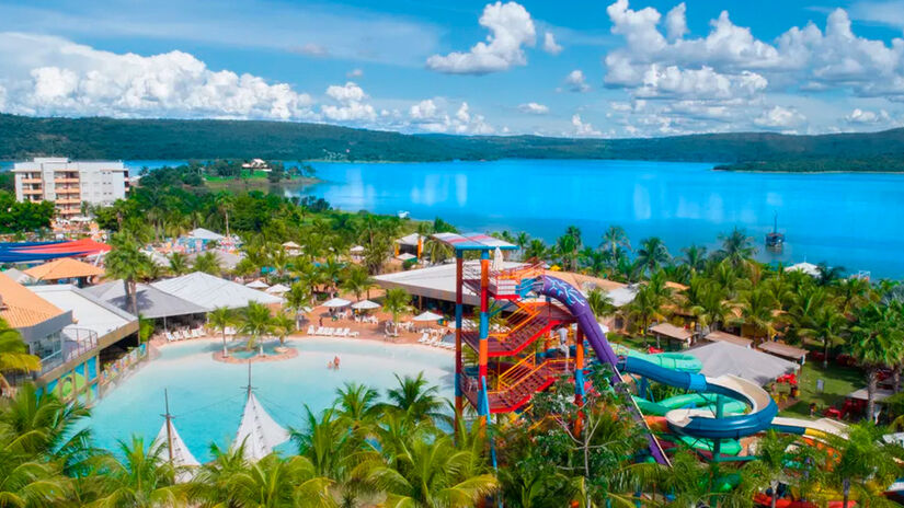 Com águas que ultrapassam os 50 °C, Caldas Novas se consolidou como a capital brasileira dos parques aquáticos