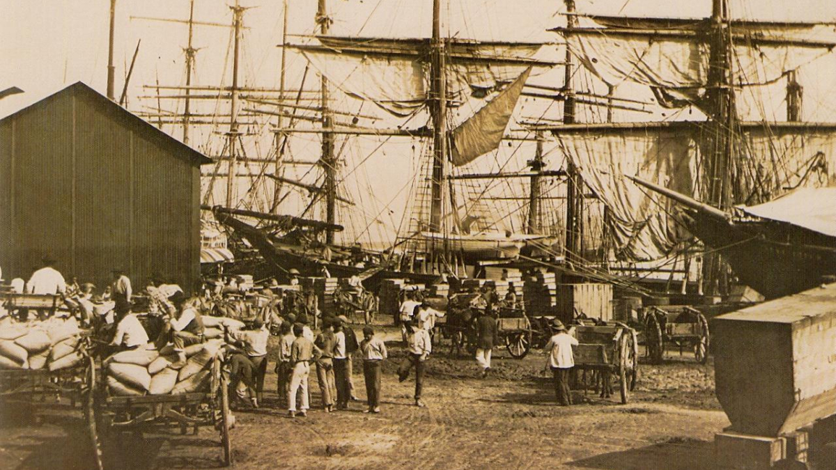 Sua história oficial como "Porto Organizado" começou em 1892 / Wikimedia Commons