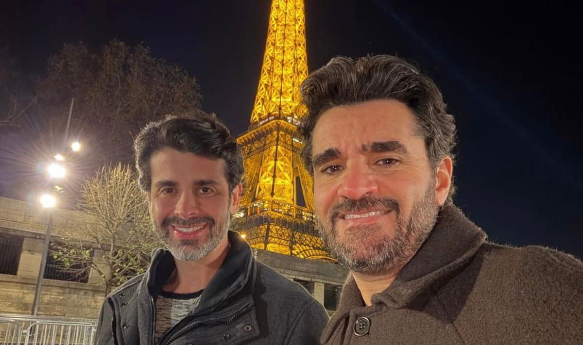 Após cinco anos de união estável, o casal oficializou o relacionamento em uma cerimônia que simbolizou não apenas o compromisso afetivo, mas também a importância de viver com autenticidade