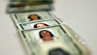 O RG antigo continua válido por um período de transição, mas tem data para deixar de ser aceito