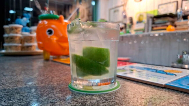Entre os lugares que se tornaram tradição em suas visitas está o Rabbit Caipirinha na Praia