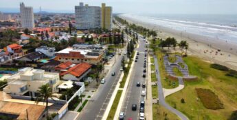 O espaço contará com diversas atividades, como aulas de dança, quadras de beach tênis e vôlei de praia, animação com DJs, além de sorteios de brindes e ativações promocionais.