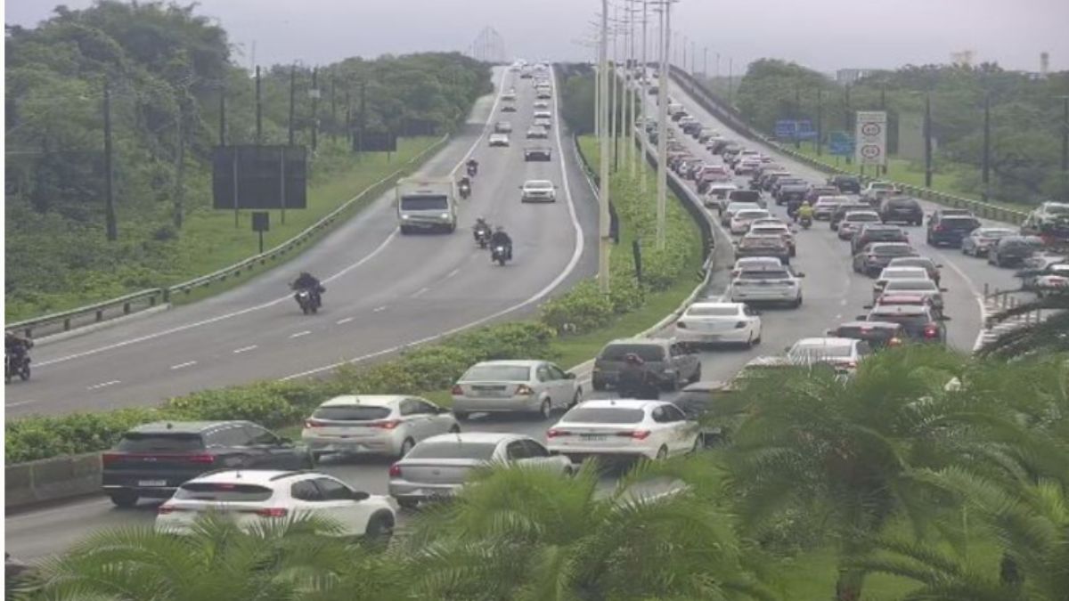 Trânsito segue intenso no trecho para quem sai de Praia Grande