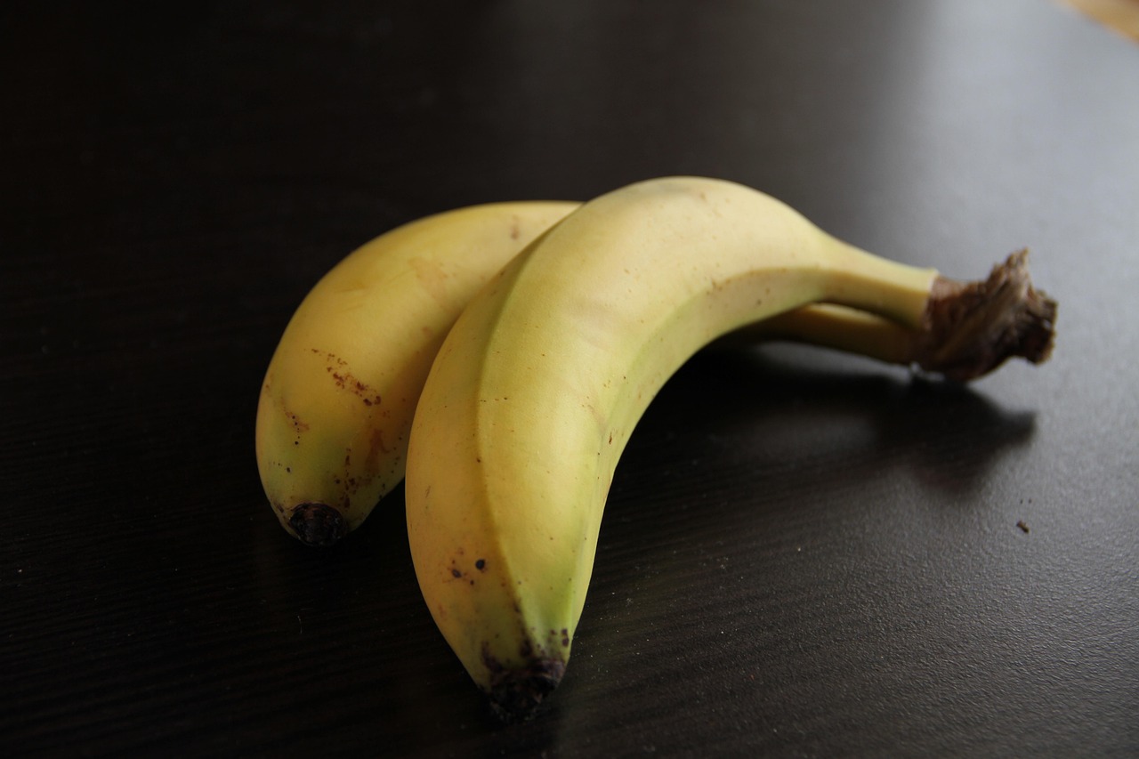 Armazenar corretamente e reaproveitar bananas maduras ajuda a evitar desperdício e torna a rotina na cozinha mais segura e econômica/Pixabay