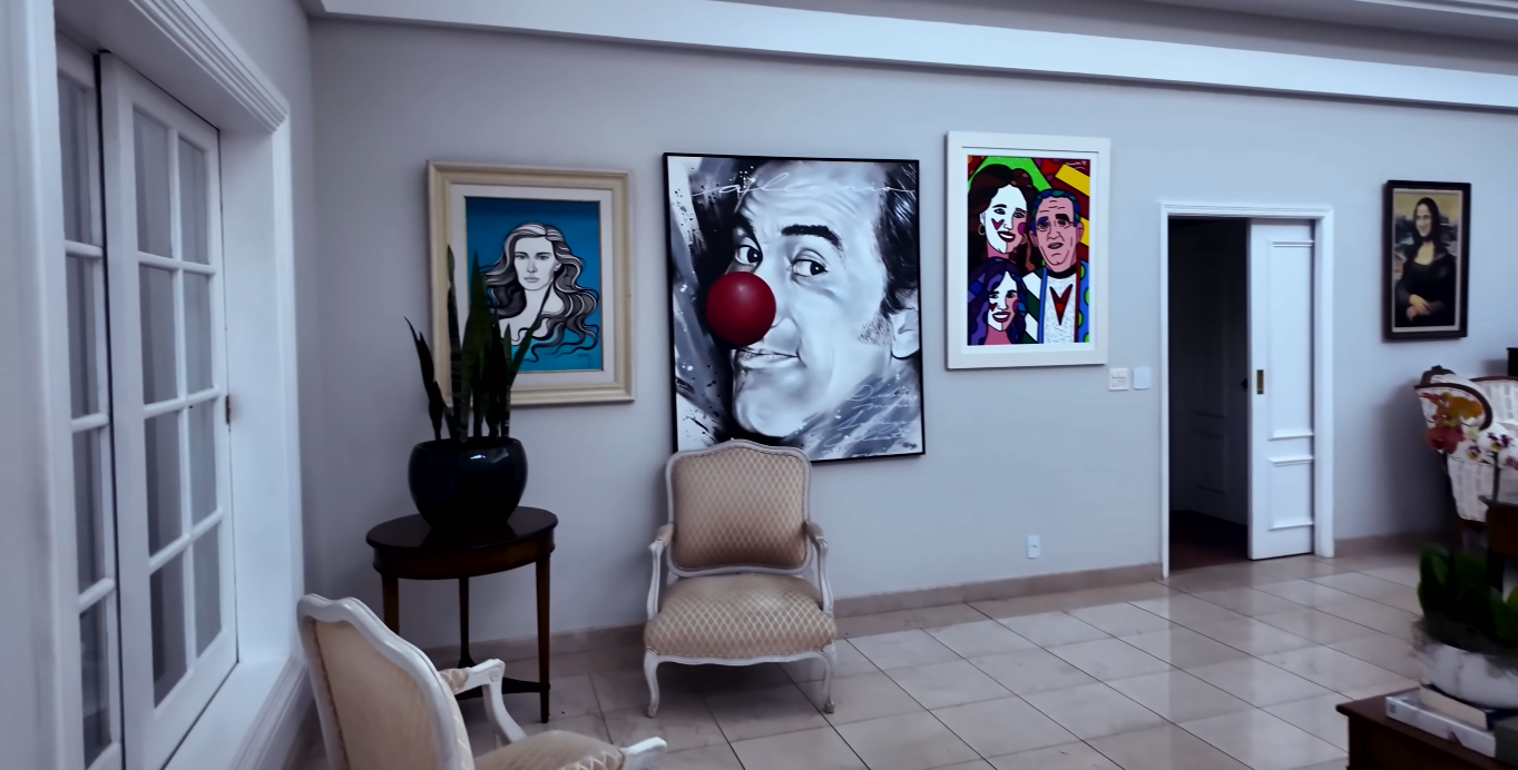 Dívida de IPTU acima de R$ 548 mil marca a oferta do humorista no Rio