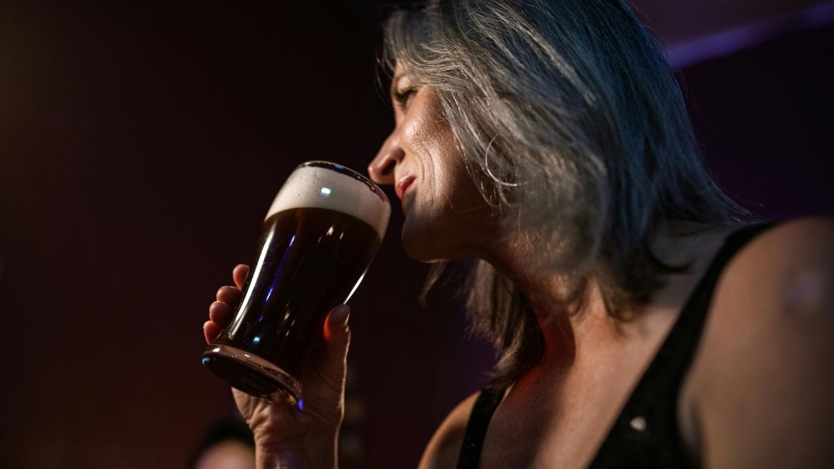 A cerveja sem álcool permite aproveitar o happy hour com a mesma sensação de prazer social mas sem os efeitos negativos do etanol/Pexels
