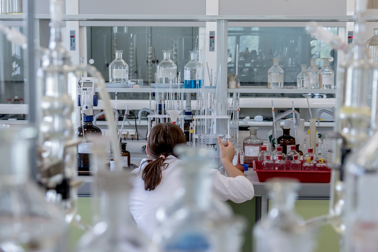 Fleming buscava um antibacteriano seguro e encontrou, por acaso, a arma mais poderosa contra infecções