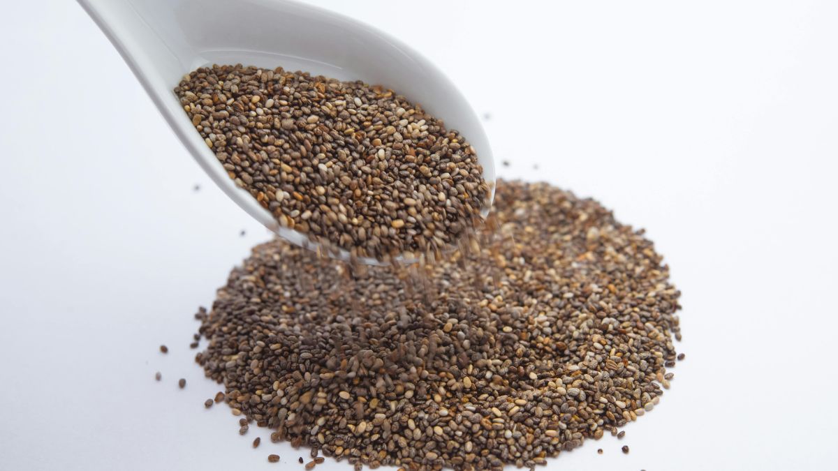 Iogurte ou Kefir: A união perfeita de prebióticos (chia) e probióticos (iogurte). Essa dupla equilibra a microbiota intestinal, facilitando a digestão e combatendo o inchaço/Pexels