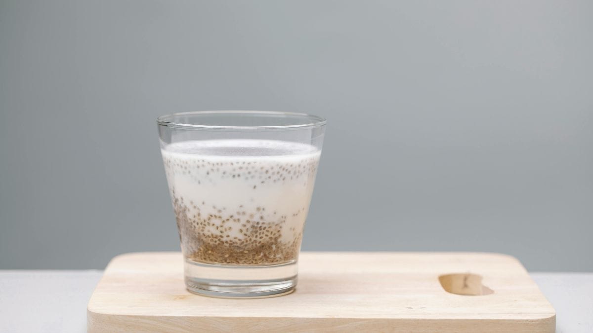 Muita Água: Beber água ao longo do dia é indispensável. Sem líquido, as fibras da chia não conseguem atuar e acabam causando o efeito oposto ao desejado/Pexels