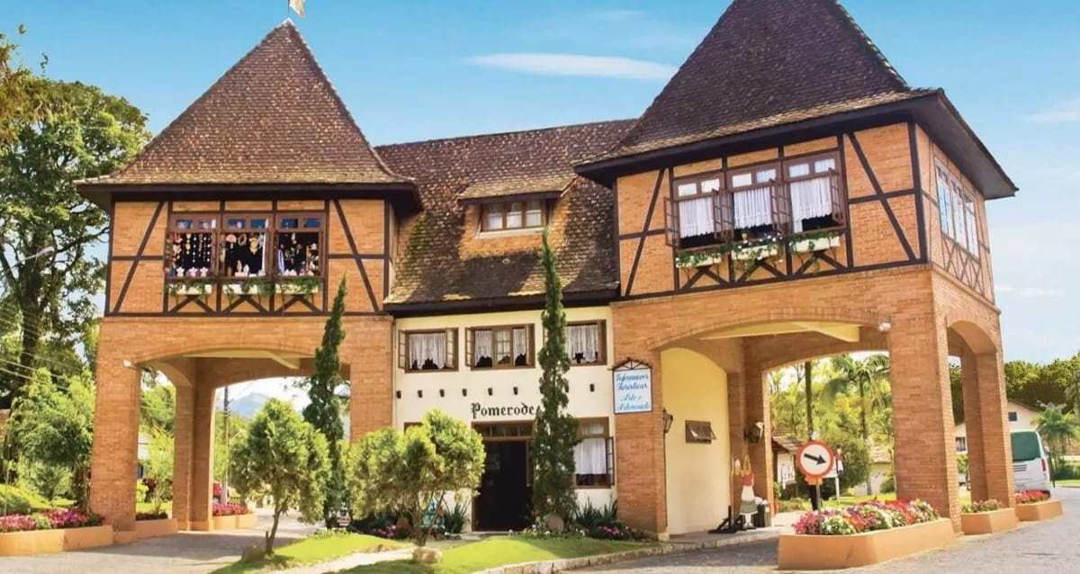 Em Santa Catarina, uma pequena cidade de colonização alemã virou exemplo nacional ao provar que o visual das casas não é apenas uma escolha individual, mas um patrimônio coletivo