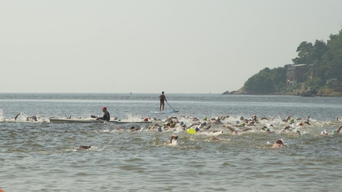 O trajeto desafia os atletas a nadarem 1.500 metros da Praia dos Milionários (Ilha Porchat) até a Praia do Gonzaguinha