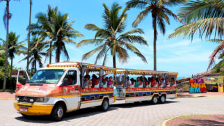 O city tour é realizado em transporte turístico e acompanhado por guias credenciados