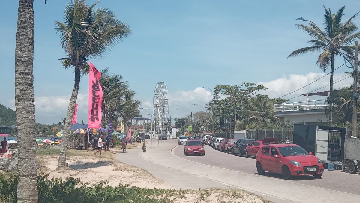 Ao mesmo tempo, as equipes de fiscalização já estão percorrendo os 26 quilômetros de praias em Itanhaém, todos os dias, desde o período da manhã até a noite (Nayara Martins/DL)
