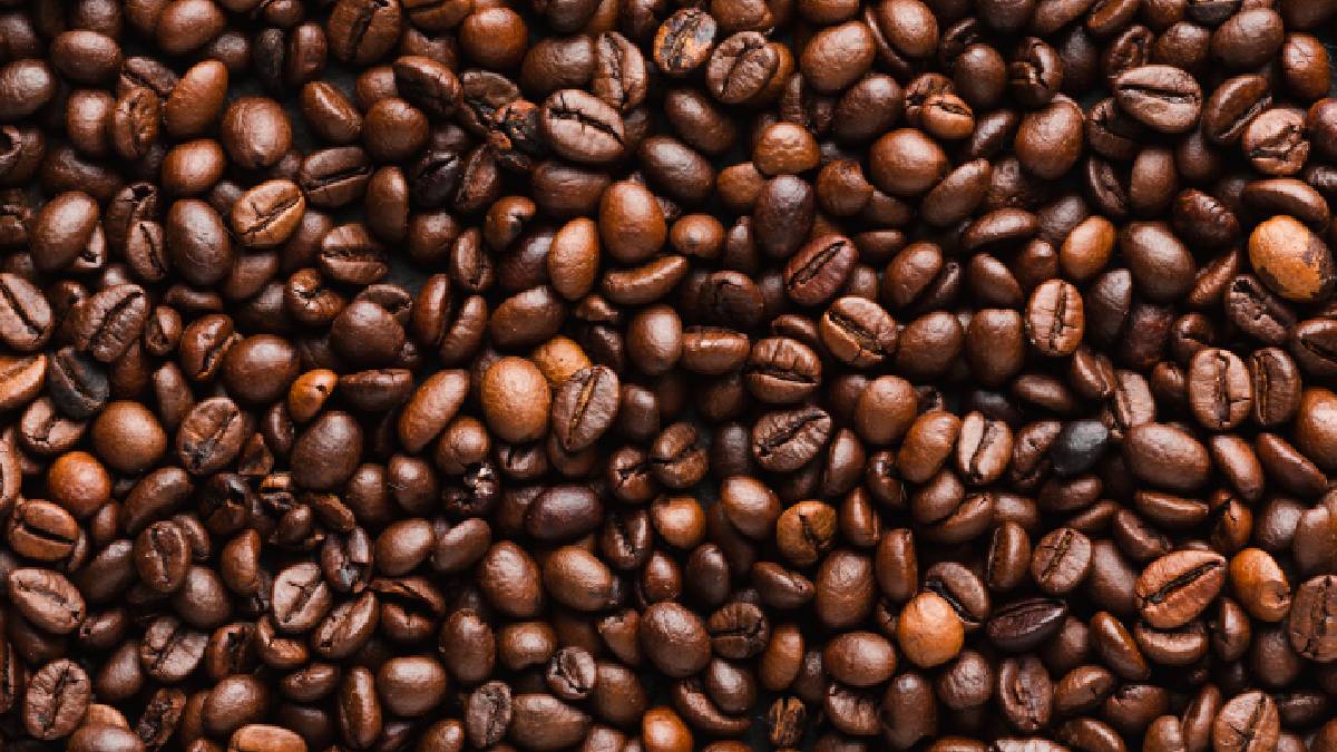 A adição de leite reduziu significativamente a atividade antioxidante da bebida. Freepik