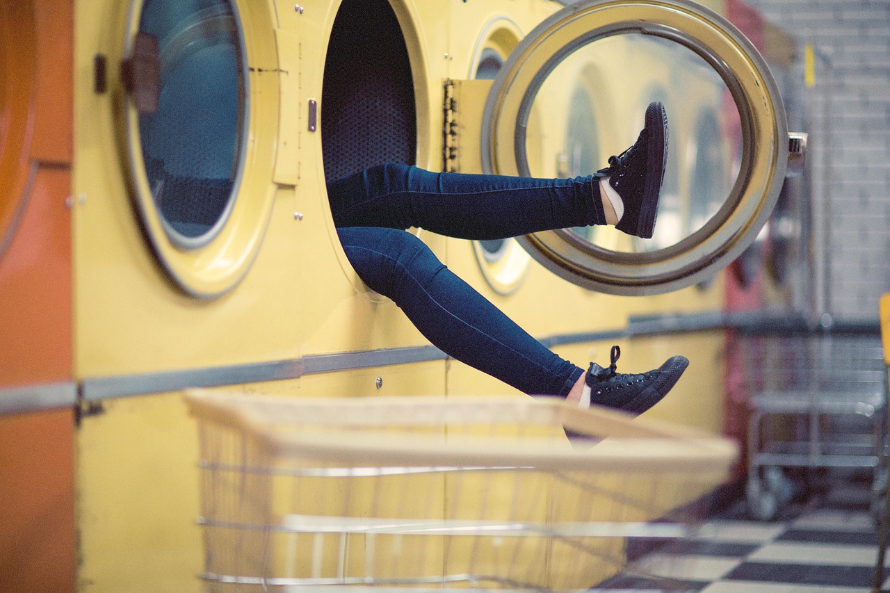 Compacta, econômica e portátil: a mini máquina de lavar virou tendência e está mudando a rotina de quem vive em espaços pequenos/Pixabay