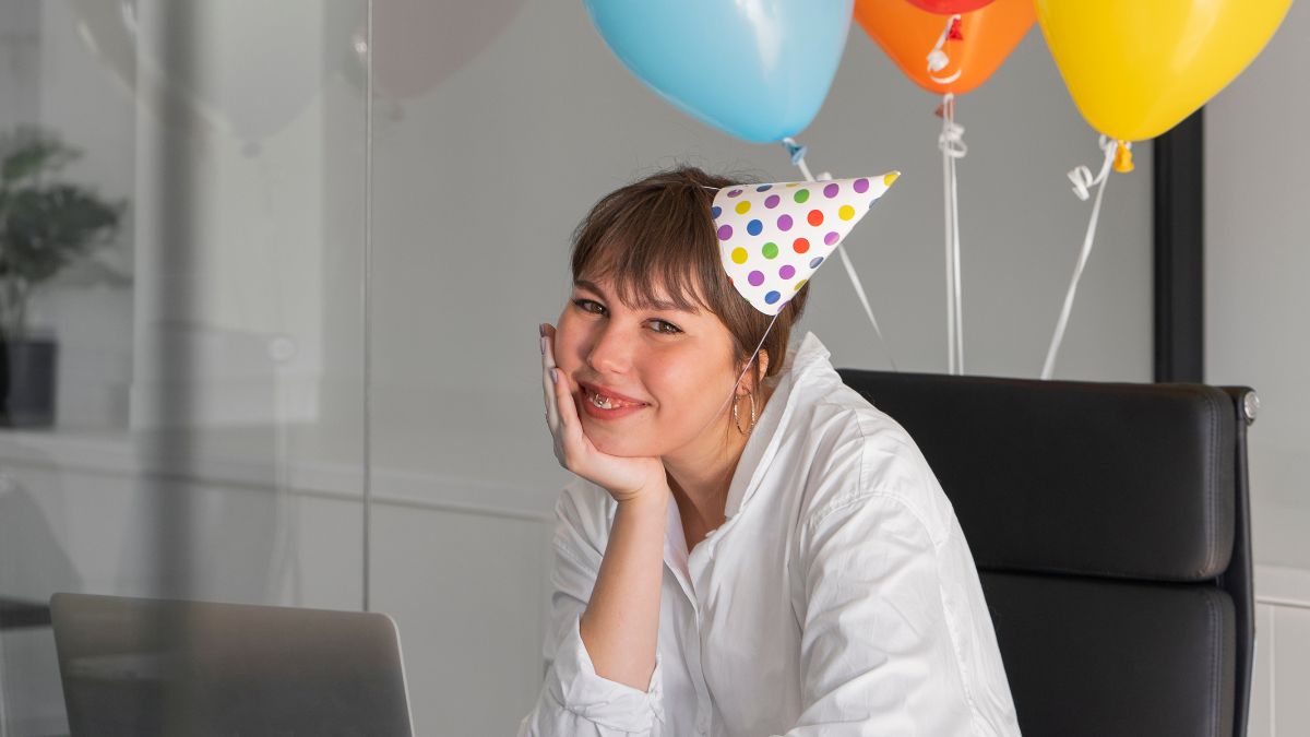 Projeto de Lei propõe descanso no aniversário para aumentar a qualidade de vida nas empresas/Freepik