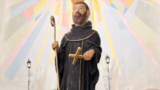 As atividades solenes começam às 8h com uma missa festiva na Paróquia