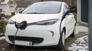 A experiência de Vincent expõe um alerta importante sobre os desafios envolvidos na rápida adoção de novas tecnologias automotivas