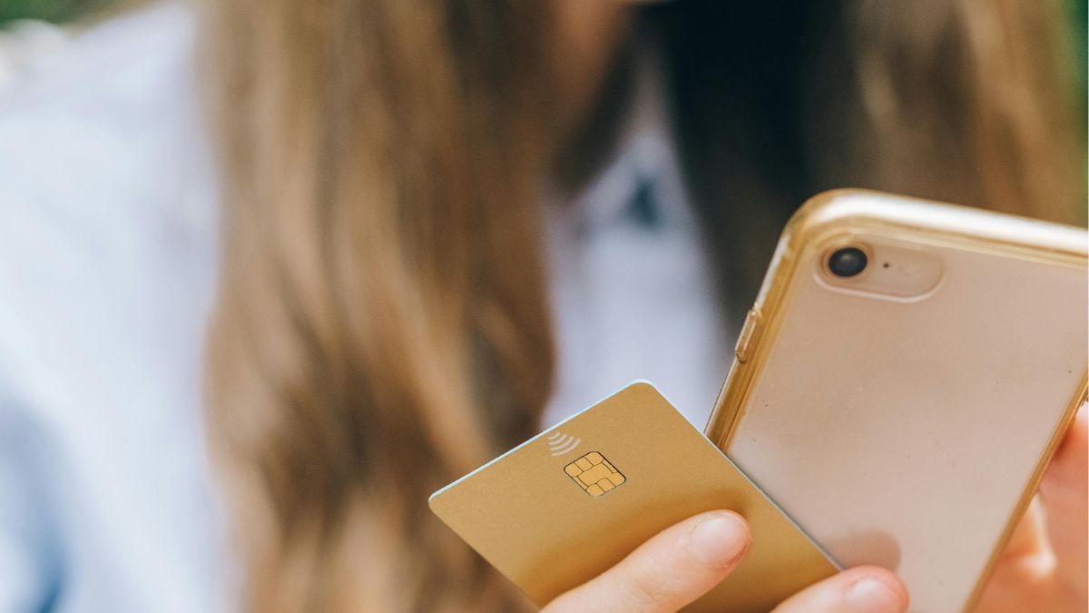 Confiança excessiva, senhas fracas e cliques em links suspeitos são erros frequentes que facilitam a ação de golpistas, segundo especialista. Pexels
