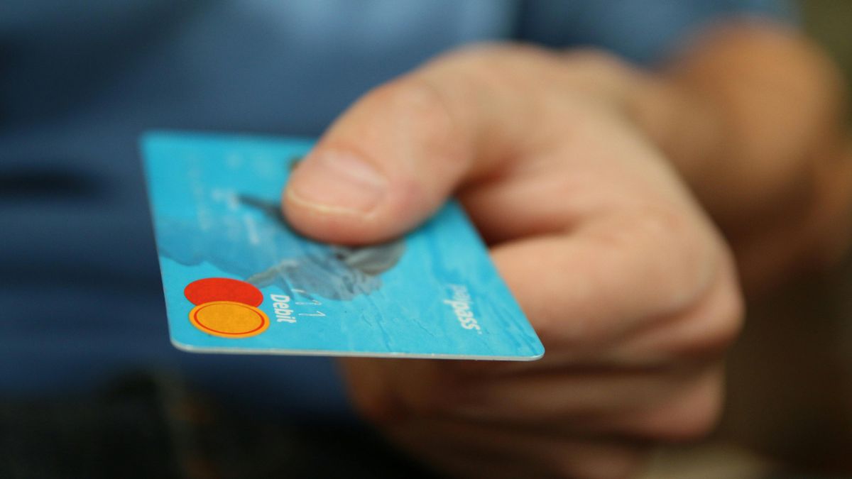 O uso de Inteligência Artificial tem tornado fraudes ainda mais sofisticadas, com perfis e vozes cada vez mais parecidos com os de pessoas reais. Pexels