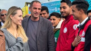 Angelina Jolie surge na fronteira de Gaza em meio a bloqueio