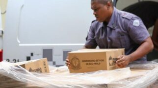 Com aporte recorde em segurança e saneamento, iniciativa inédita distribui milhares de cestas básicas