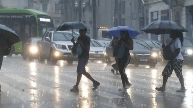 Após fortes pancadas atingirem pontos de Santos, especialista detalha o ciclo de vida das tempestades de verão e o que esperar para os próximos dias.