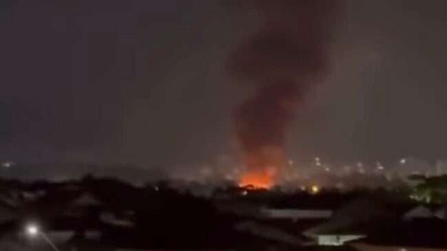 Até o momento, não há informações oficiais sobre feridos ou sobre as causas que deram início ao incêndio