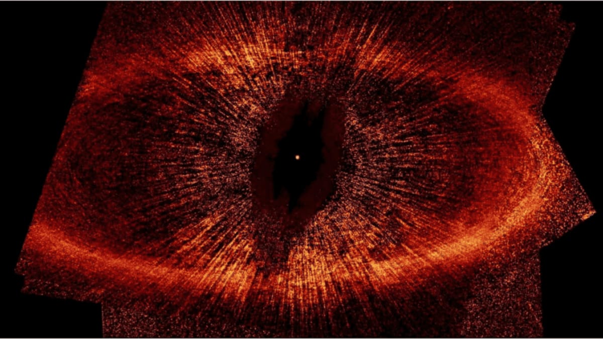 O 'Olho de Sauron' já havia sido registrado pelo Telescópio Hubble e se tornado um ícone da divulgação científica / NASA, ESA, Kalas/Graham/UCB, Clampin/NASA/GSFC