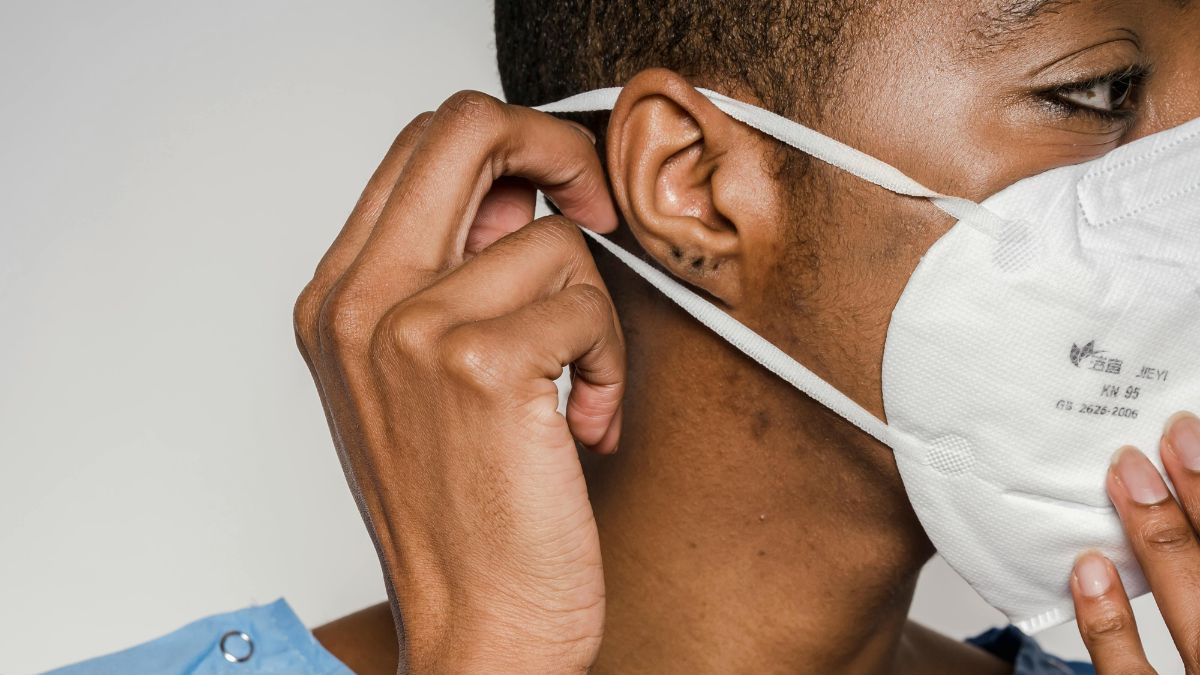 Em algumas cidades da Índia, as restrições em relação ao uso de mascaras já retornaram (Klaus Nielsen/Pexels)